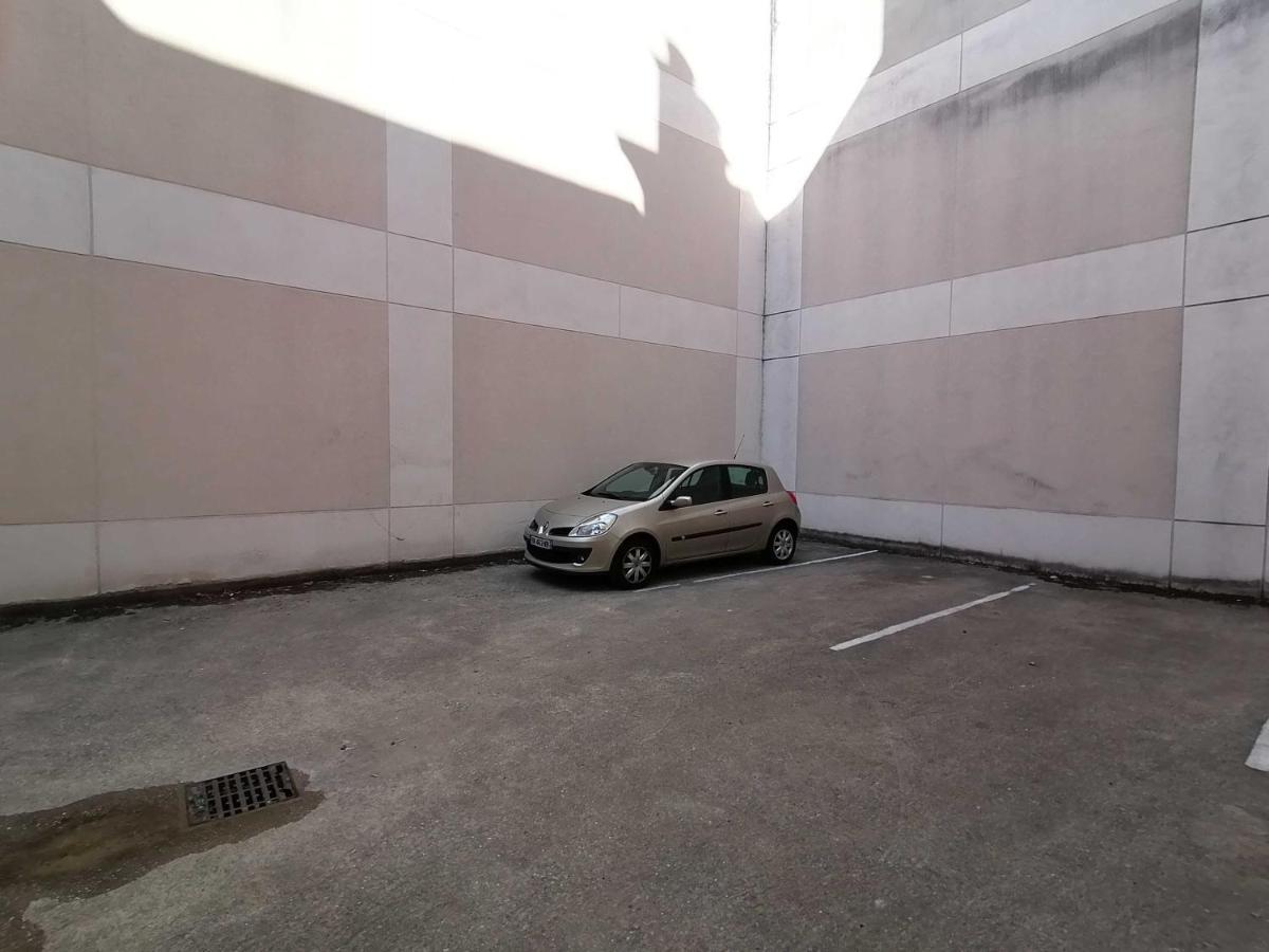 Le Gambetta - T3 Standing Avec Parking, Wifi, Netflix Apartment Laval  Exterior photo